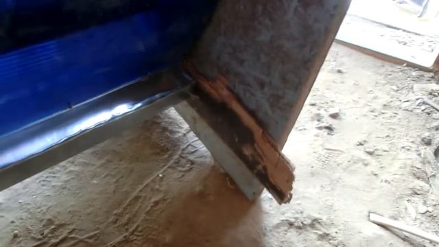 Бункерная кормушка для кроликов в Яме (норе) смотреть онлайн