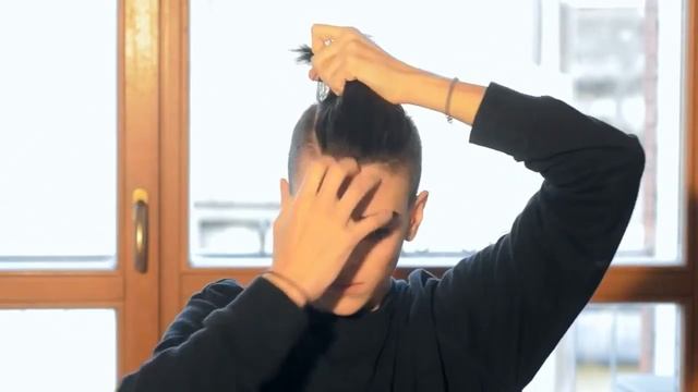 Mens Hair Tutorial Man Bun Top Knot смотреть онлайн