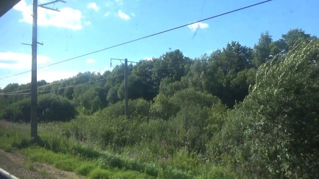 Из окна электропоезда ЭМ2-020 смотреть онлайн
