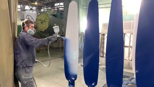 Покраска воздушного винта самолета Ан-2 на МАРЗ смотреть онлайн
