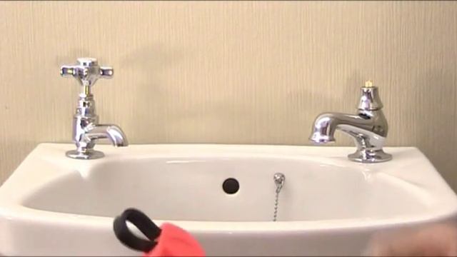 Using a Strap wrench in plumbing. смотреть онлайн