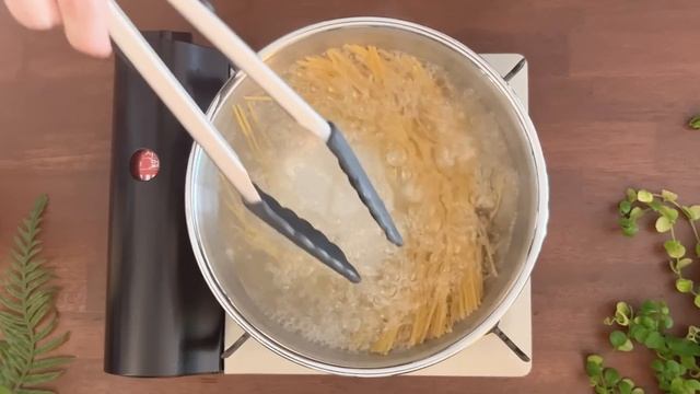 진짜, 맛있는 블랙 파스타 : 가까운 마트에 있는 "흔한 재료"로 꾸덕한 최고급 파스타 만들기 смотреть онлайн