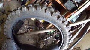 Замена камеры заднего колеса. Чиним на коленке!!!