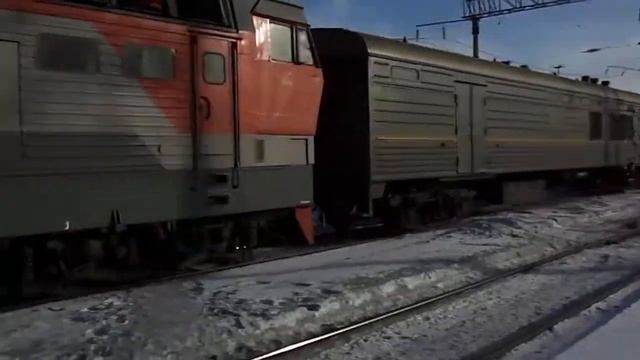 Электровоз ЧС4Т-456 с поездом №99 Владивосток - Москва смотреть онлайн