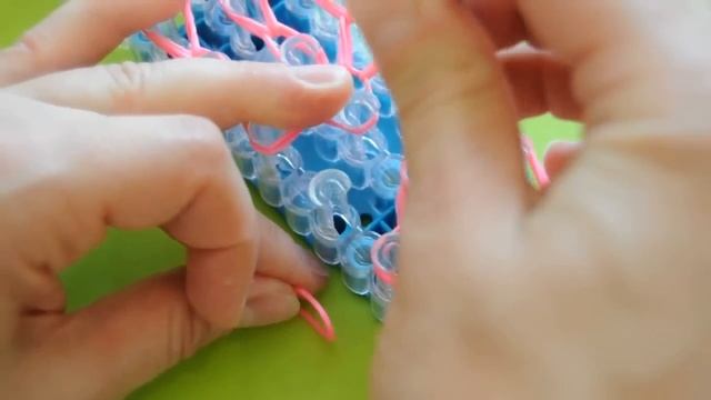 ❤Цветок Фигурки из резинок❤Как плести Алинкин цветок из резинок в видеоуроке №247 смотреть онлайн