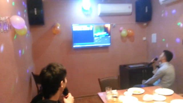 Выбрались наконец то погулять все вместе!Это здорово! смотреть онлайн