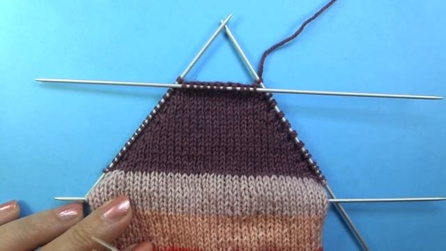 Пятка бумеранг спицами  - новый способ