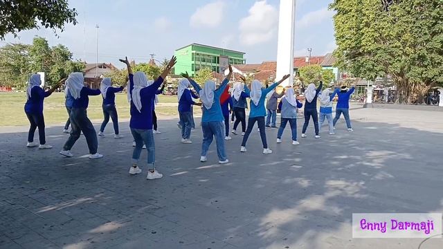 DUMES REMIX - LINEDANCE- CHOREO BY ENNY DARMAJI ( INA) & TRI WIJAYANTI ( INA) #paseban смотреть онлайн