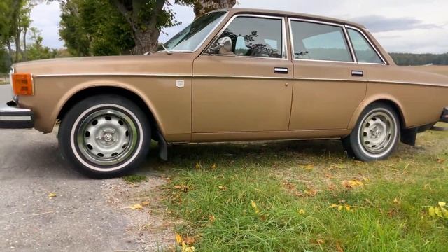 Köp Veteranbil Volvo 144 Grand Lux Automat Skinnklädsel / Soltak / 2 ägare på Klaravik смотреть онлайн