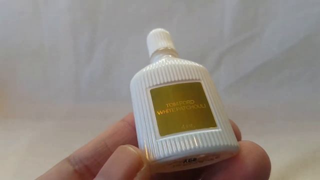 Tom Ford White Patchouli Review | The Weirdest Floral Perfume Out There? смотреть онлайн