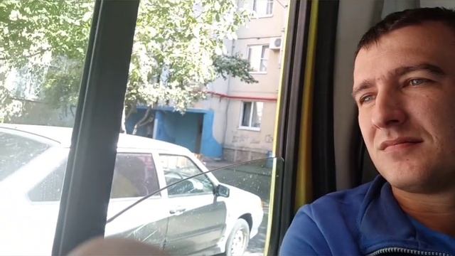 Про парковку авто, во дворах многоэтажек. How to park a car in Russia. смотреть онлайн