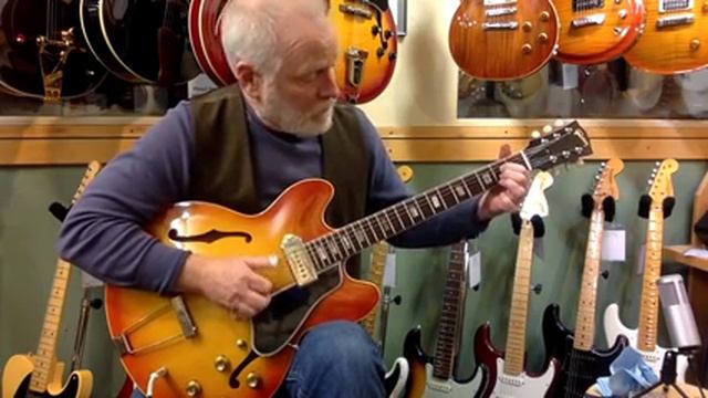 "She Loves You" by the Beatles played on 1965 Gibson ES-330 Sunburst Guitar смотреть онлайн