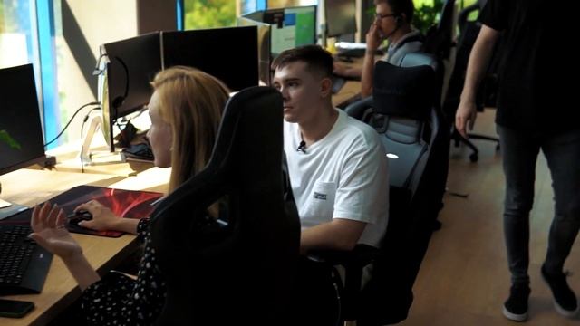 Студенты Dispatch 42 School: молодые, амбициозные, уверенные в себе! смотреть онлайн