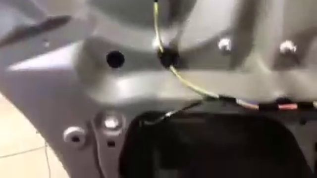 Обследование салона авто Митсубиси АСХ на наличие заводской вибро- шумоизоляции