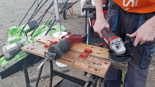 Машина шлифовальная угловая аккумуляторная бесщеточная RedVerg RD-AG18BL/U (без акк, без з/у)