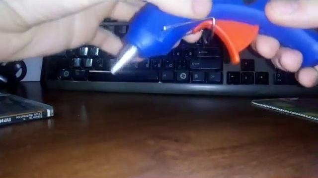 Проверяем термоклей на прочность