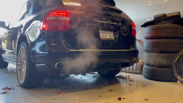 957 Cayenne Turbo S - Cold Start - Tubi Exhaust