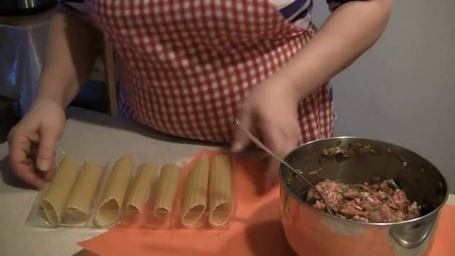 Как приготовить фаршированные макароны в мультиварке смотреть онлайн