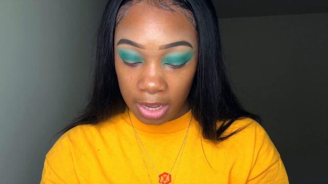 Green Halo Cut Crease Eyeshadow Tutorial смотреть онлайн