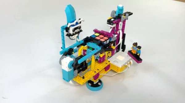 Primecuber - The LEGO SPIKE Prime Rubik's cube solver
