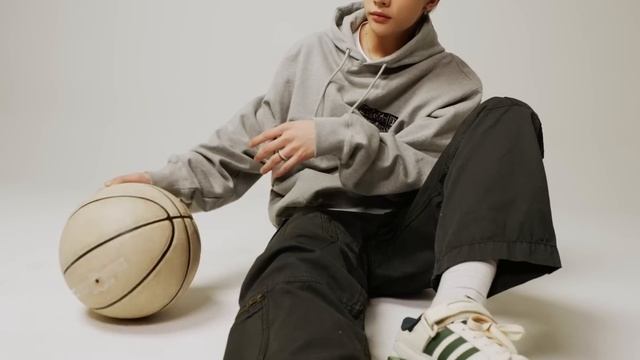마하그리드 2023 SPRING 스트레이키즈 캠페인 필름 'LOUDER' ｜MAHAGRID SPRING 23 Stray Kids 'LOUDER' смотреть онлайн