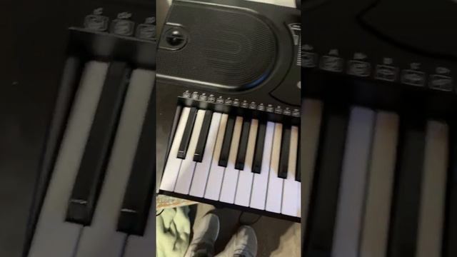 How to play AC/DC thunderstruck intro on piano смотреть онлайн