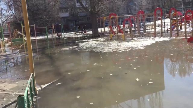 Саратовцы возмущены появлением "аквапарка" на Огородной смотреть онлайн