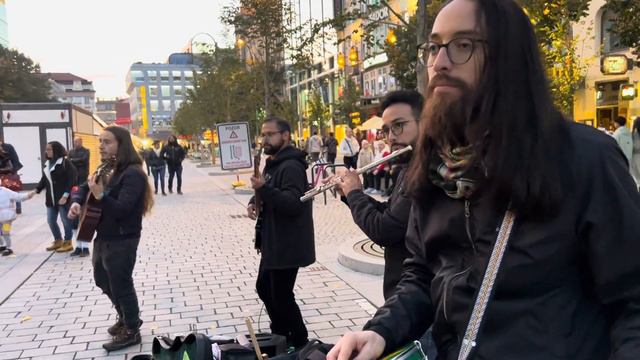 Пара почала танцювати під час цієї української пісні смотреть онлайн