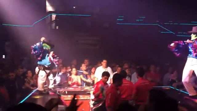 The Mask - in Mexican outfits Show at Coco Bongo смотреть онлайн