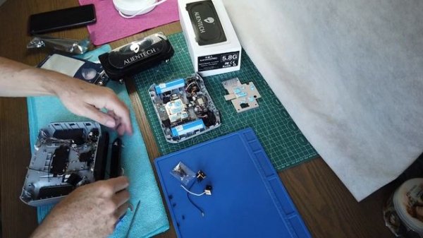 Подробный обзор по установке на пульт DJI RC антенны Alientech