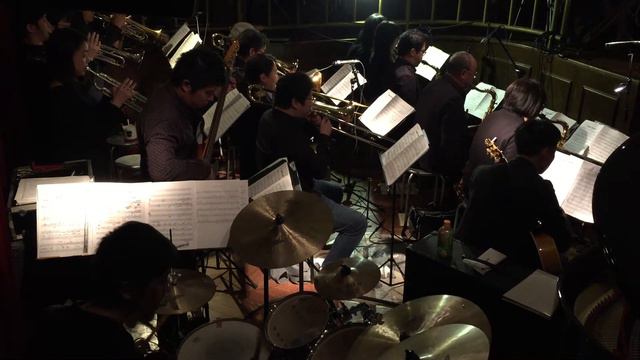 Moon River - Ageless Mercy Jazz Orchestra смотреть онлайн