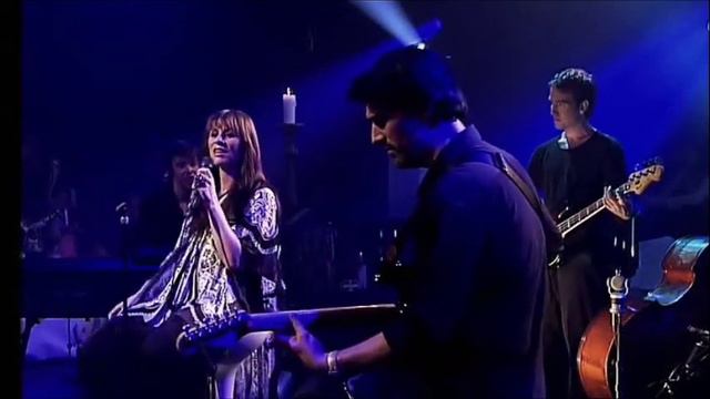 Trijntje Oosterhuis - SO AMAZING (Live) смотреть онлайн