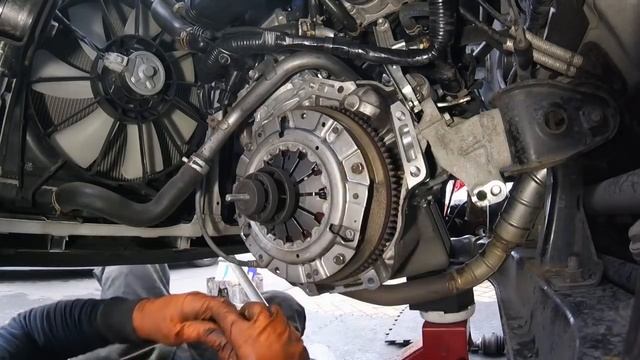 2012 Suzuki Splash 1.0L Petrol Clutch Replacement смотреть онлайн