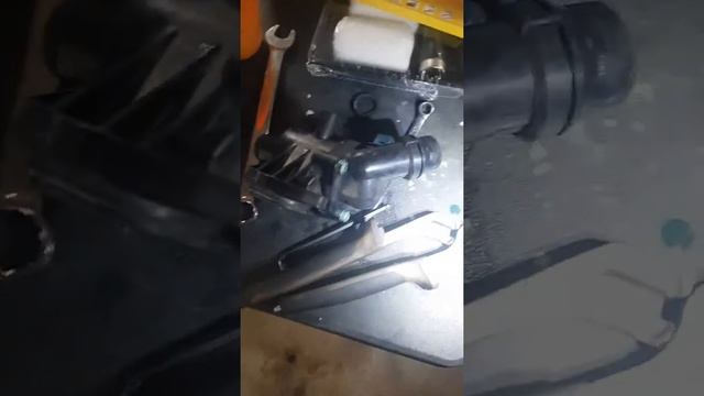 Audi A4 B6 1.8t thermostat change out смотреть онлайн
