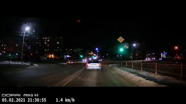 Видеорегистратор DDPAI Dash Cam Mola N3 ругается... смотреть онлайн