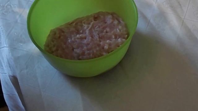 ОМЛЕТНЫЙ РУЛЕТ С КУРИНЫМ ФАРШЕМ смотреть онлайн