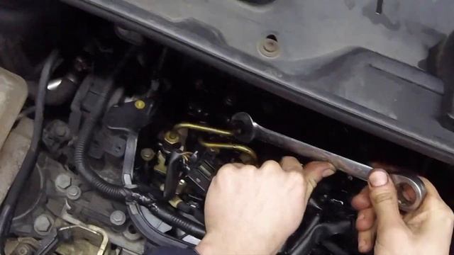 How To Remove Injectors Ford Kuga Diesel PSA Engine смотреть онлайн