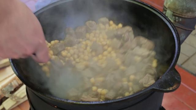 Гуштнут в казане на костре | Узбекская кухня смотреть онлайн