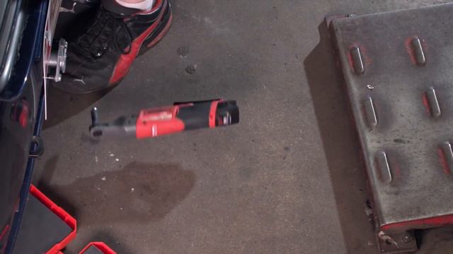 Milwaukee M12 FUEL 3/8" Ratchet 2557-21 Quick Look смотреть онлайн