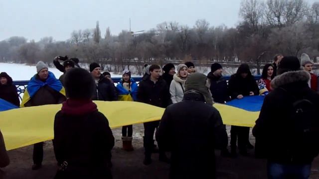 Сумчане поют гимн на День Соборности смотреть онлайн