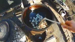 кулеш в казане на костре