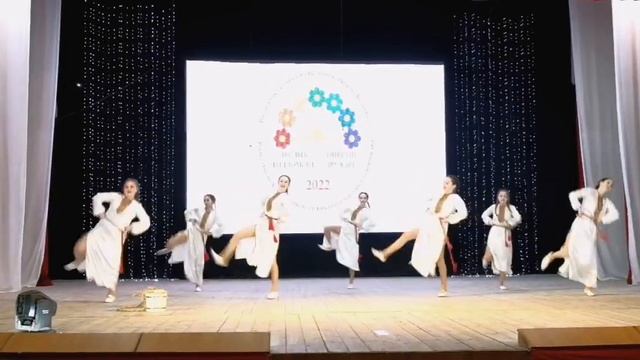 Стилизованный русский танец Пошла млада по воду