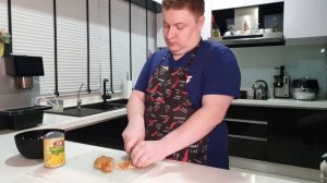 Быстрый салат с копченой куриной грудкой. Салат с копченой курицей.