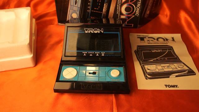 TRON DISNEY TOMY TOMYTRONIC HANDHELD TABLETOP GAME 1981 SCARCE RETRO WORKING MADE IN JAPAN смотреть онлайн