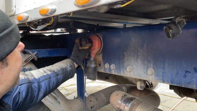 Тюнинг Петрухи и установка автономки Peterbilt 389￼ смотреть онлайн