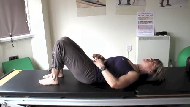 Pilates Beginners Workout L1 (25 mins) смотреть онлайн