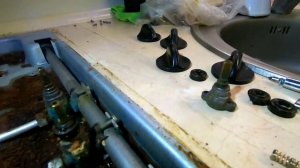 Заклинило краны на варочной поверхности.