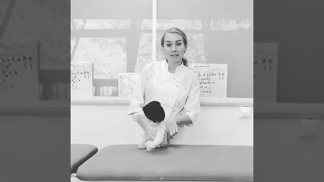 как ребенок садится самостоятельно? 2 варианта правильного присаживания смотреть онлайн