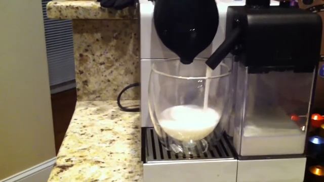 Nespresso DeLonghi Lattissima Plus смотреть онлайн