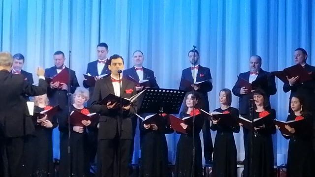 "Танго послевоенное" исполняет солист краснодарской филармонии Григорий Сковорода. смотреть онлайн